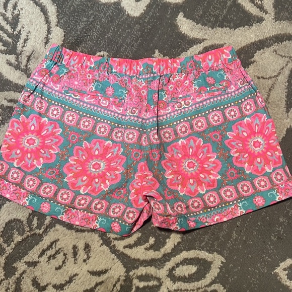 Vineyard vines shorts. Excellent condition size XS multicolored. Floral. - Picture 4 of 4